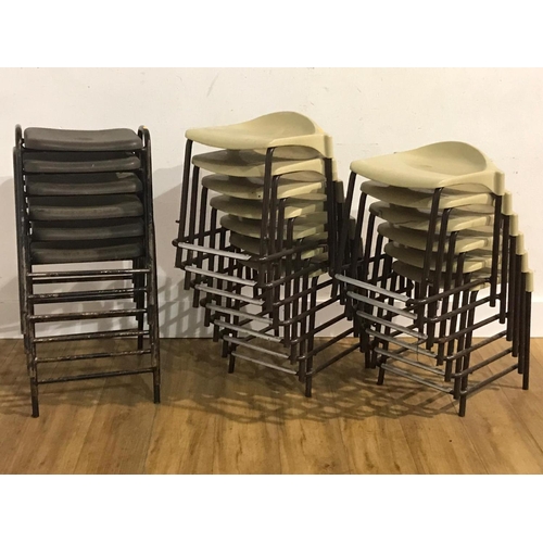 83 - Quantity of stacking stools