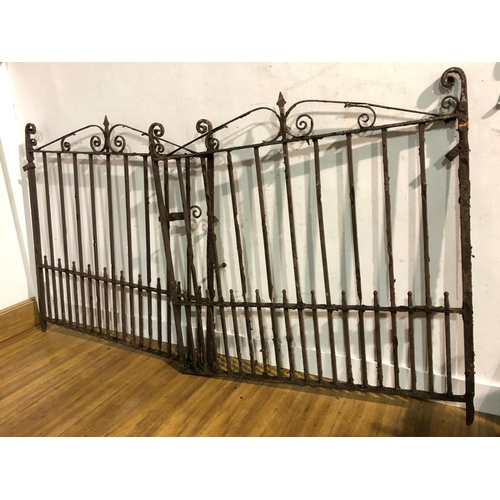 99 - Large pair of gates