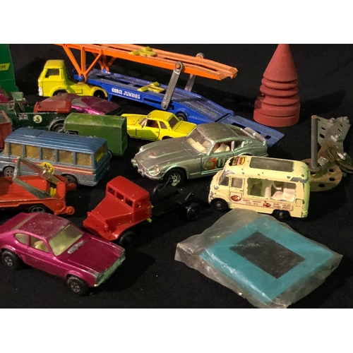 385 - Quantity of model cars, matchbox and corgi etc