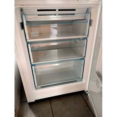 195B - Bosch fridge freezer