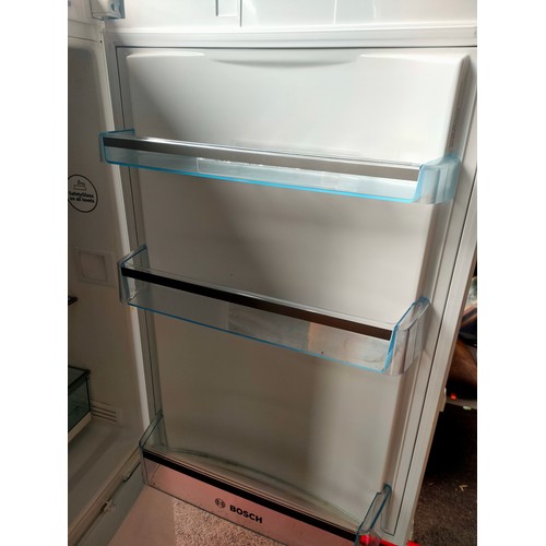 195B - Bosch fridge freezer