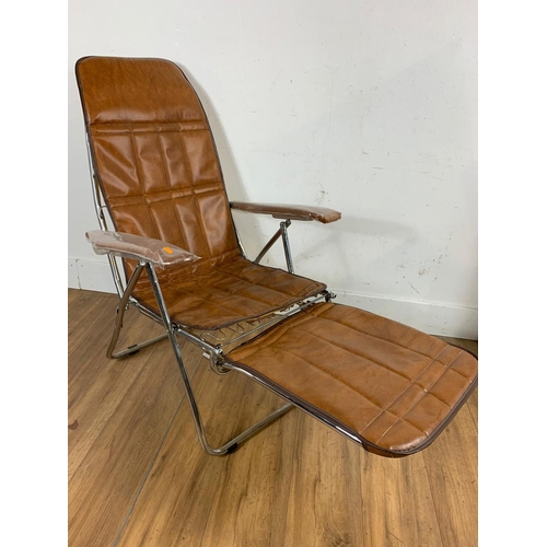 1072 - Mid century style leather deck chair