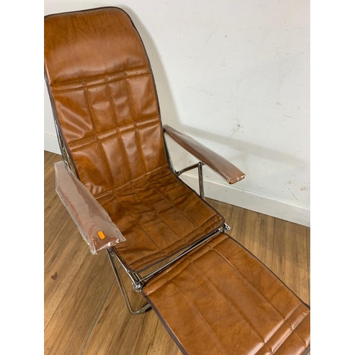 1072 - Mid century style leather deck chair