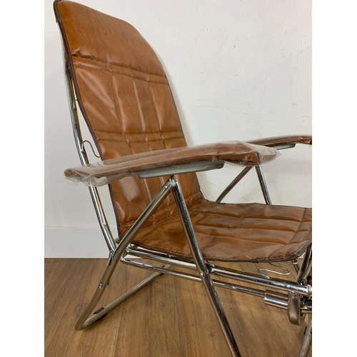 1072 - Mid century style leather deck chair