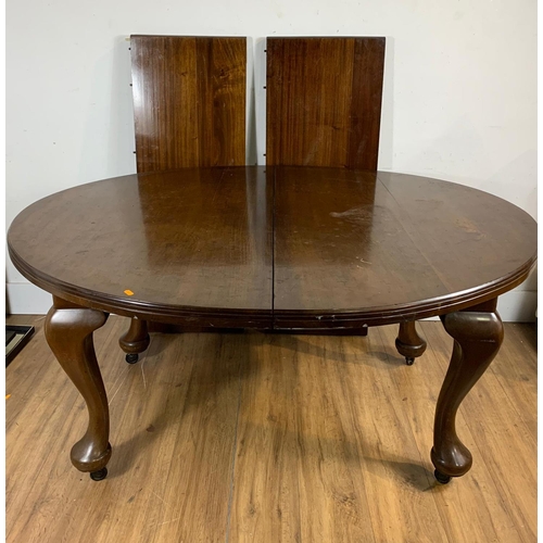 1073 - 1930's cabriole leg telescopic dining room table with 2 leaves