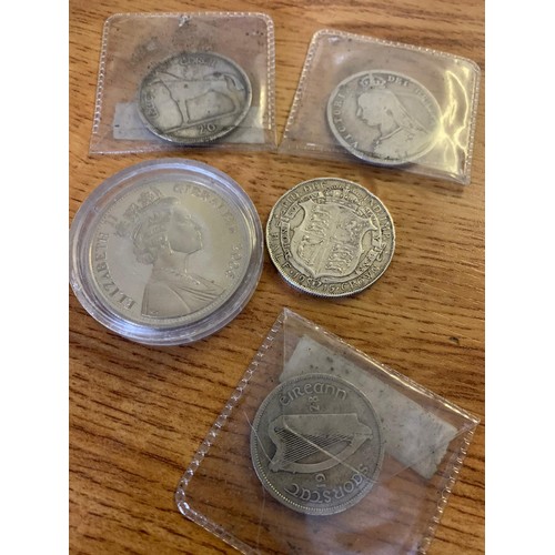 259A - 4 vintage silver coins with a silver commemorative crown, combined weight 80 grams