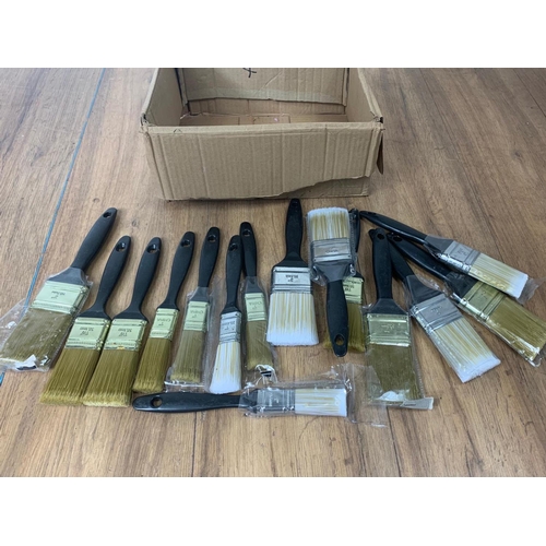 21 - Quantity of new paint brushes