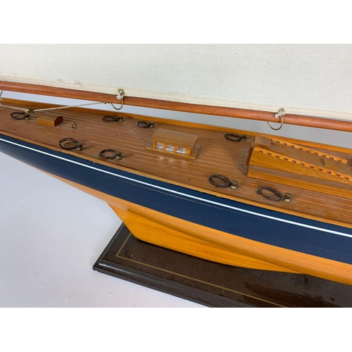 201 - Large model yacht, 140cm x 140cm