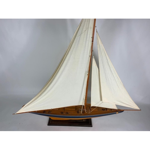 201 - Large model yacht, 140cm x 140cm