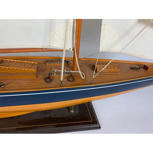 201 - Large model yacht, 140cm x 140cm