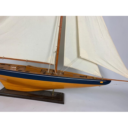 201 - Large model yacht, 140cm x 140cm