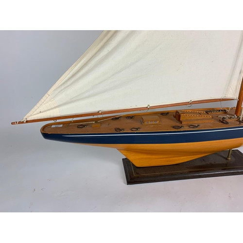 201 - Large model yacht, 140cm x 140cm