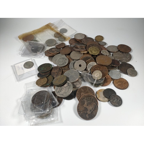 660 - Quantity of British and foreign coins