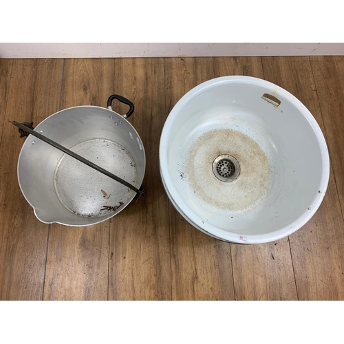 56 - Large pot with handle and 2 enamel sinks