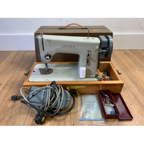 76 - Vintage sewing machine