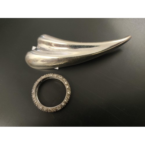 662a - Silver brooch with silver ring