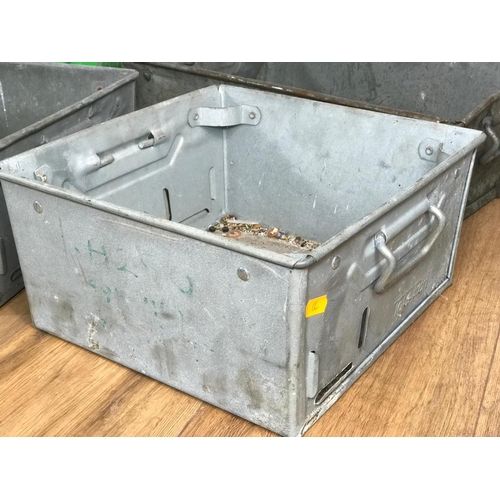 30 - 5 large tote pans