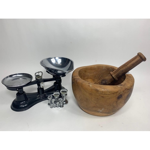 238 - Set of kitchen scales, pestle and mortar