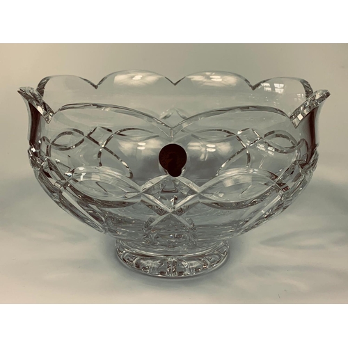 159 - Large Waterford crystal bowl in box, 25x16cm