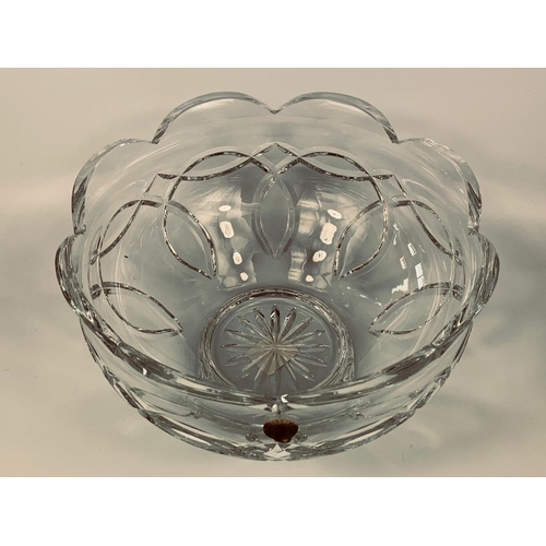 159 - Large Waterford crystal bowl in box, 25x16cm