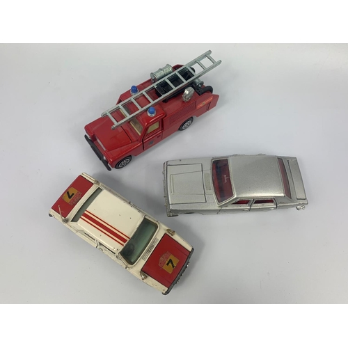 171 - 3 Dinky model cars