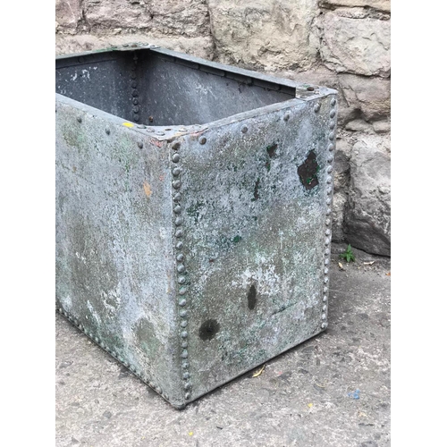 12 - Large galvanised water tank with 2 pots, 79x47x61cm