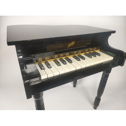 16 - Amadeus Hering child's piano