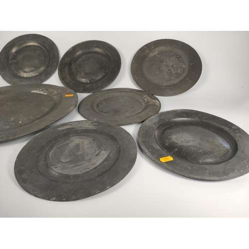 193 - Quantity of early 19th century pewter plates