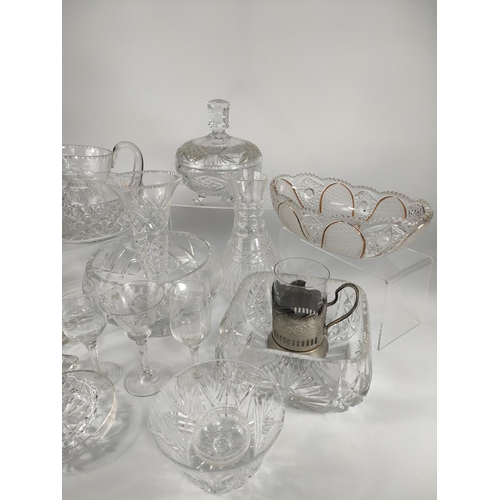 255 - Quantity of crystal and glassware