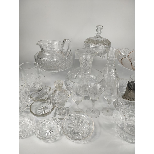 255 - Quantity of crystal and glassware