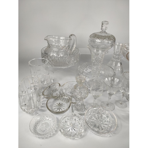 255 - Quantity of crystal and glassware