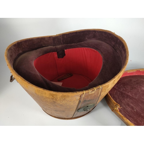 47 - Victorian hatbox with collapsible hat