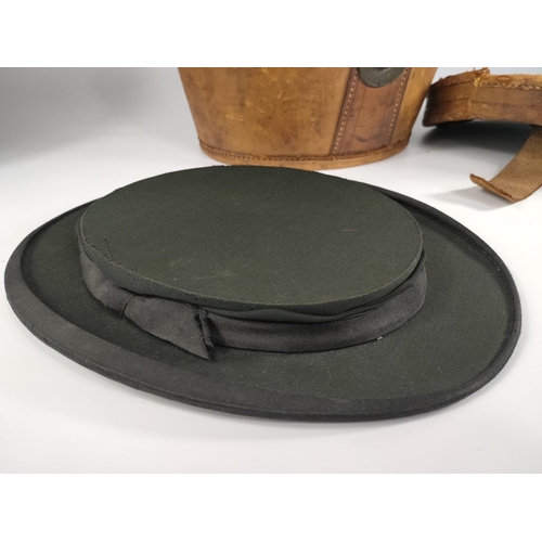 47 - Victorian hatbox with collapsible hat