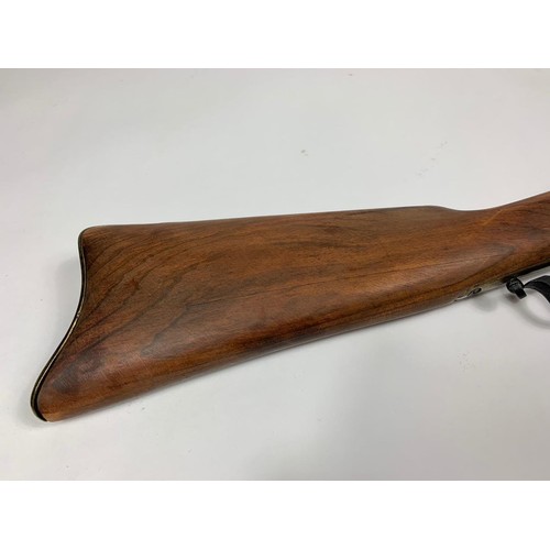 11 - Replica Winchester rifle