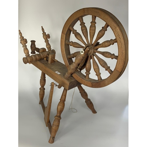 59 - Early 20th century spinning wheel,  87cmx52cmx84cm