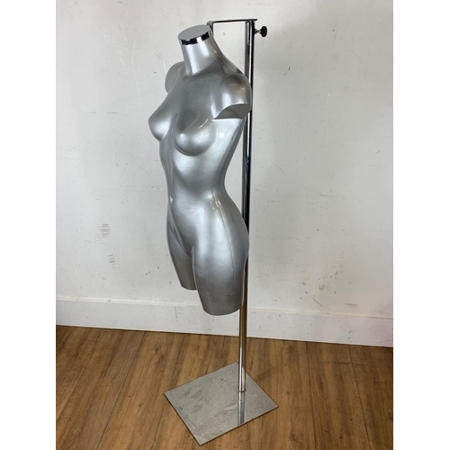 86 - Mannequin on stand