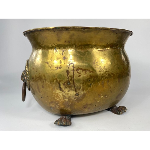 59 - Large brass planter, early 20th century. 35cm x 24cm