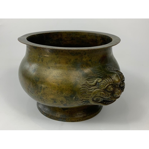 16 - Early 19th century Chinese bronze pot with Foo lion decoration, 25cm x 14cm