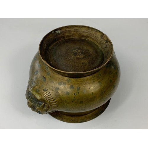 16 - Early 19th century Chinese bronze pot with Foo lion decoration, 25cm x 14cm