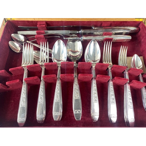 186 - Quality canteen of cutlery