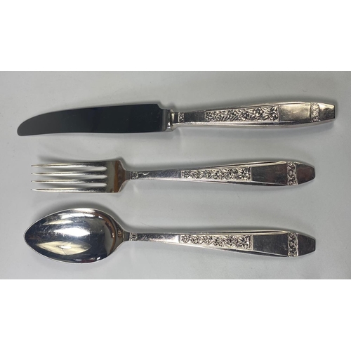 186 - Quality canteen of cutlery