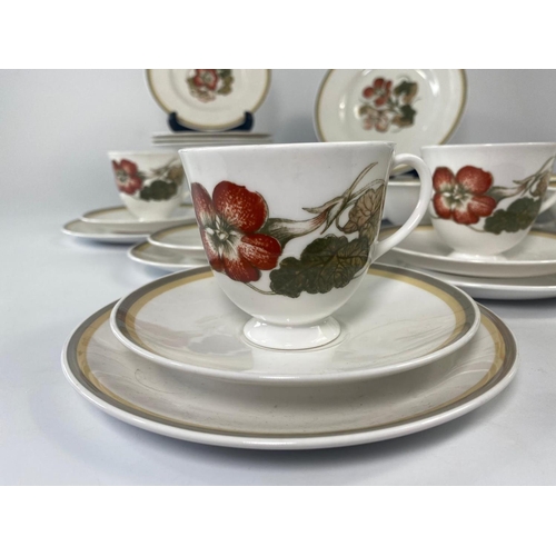 189 - 28pc Suzie Cooper dinner set, Nasturtium