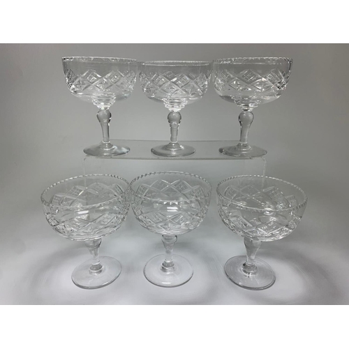 208 - Set of 6 crystal dessert dishes.