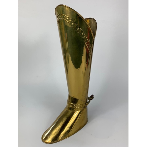 24 - Vintage brass umbrella stand in the form of a knight's boot, 53cm