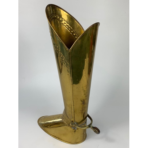 24 - Vintage brass umbrella stand in the form of a knight's boot, 53cm