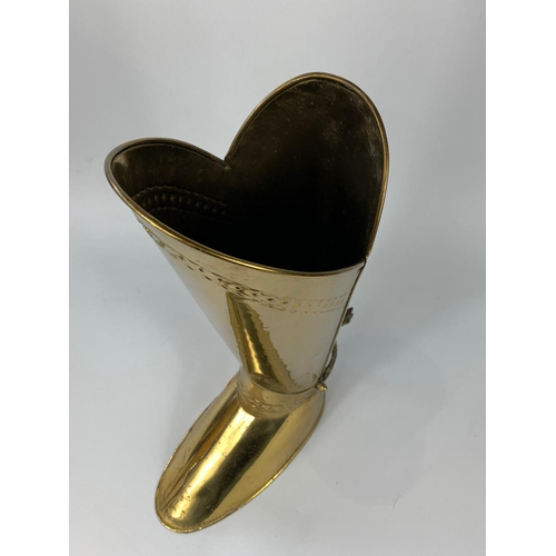 24 - Vintage brass umbrella stand in the form of a knight's boot, 53cm