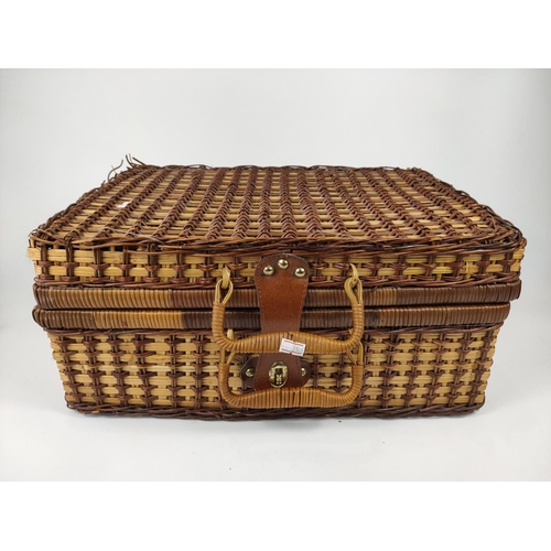 267 - Picnic basket with contents