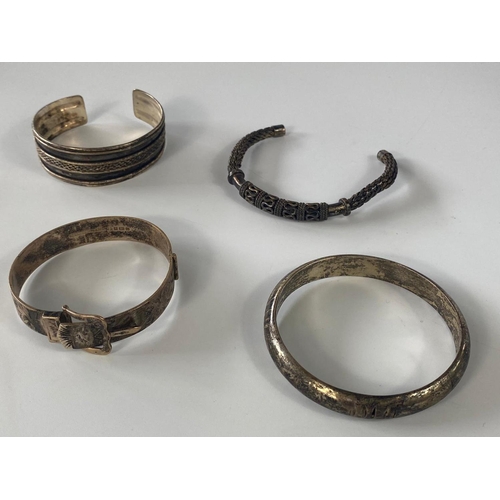 582d - 4 silver bangles, 131.43 grams