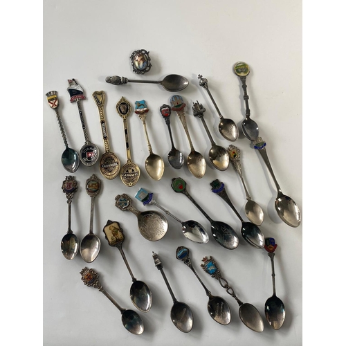 582I - Quantity of collectable spoons with a Limoges porcelain brooch