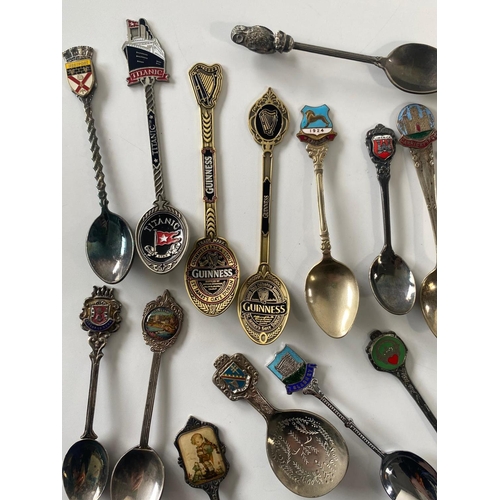 582I - Quantity of collectable spoons with a Limoges porcelain brooch